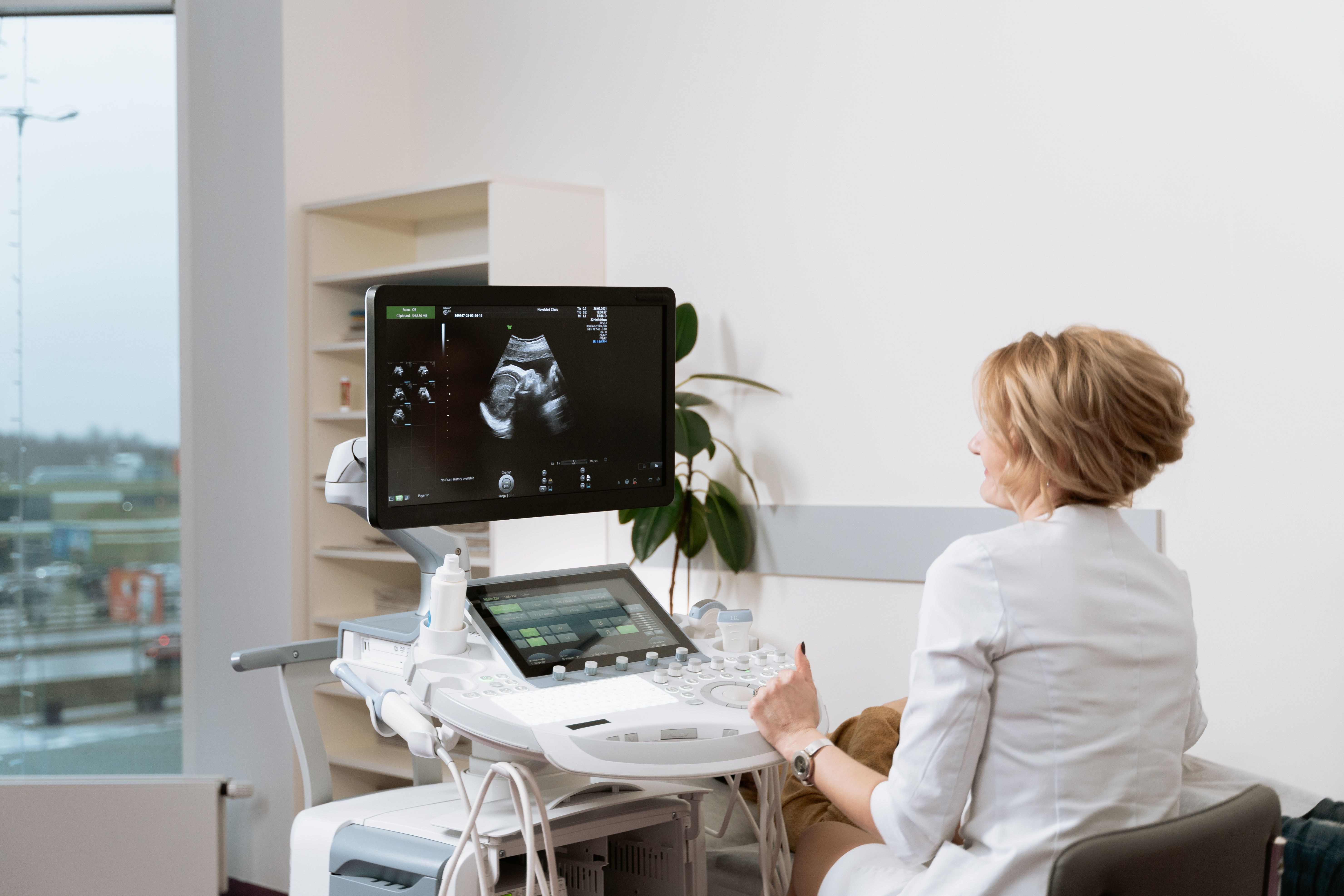 Equipamento de ultrassonografia em consultório